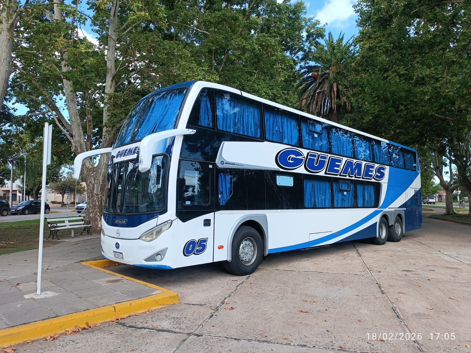 Bus Güemes estacionado